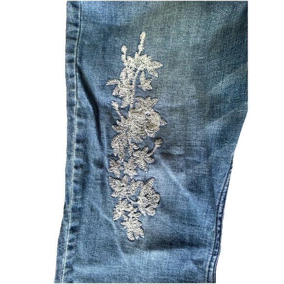 Who What Wear Jeans Embroidered Capri Crop Medium Wash Vintage Women’s Size 14 - Picture 6 of 10